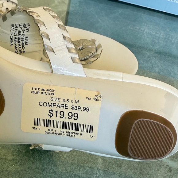 Leather , genuine A. Geller white sandals, kitten heels, silver accents, SZ 8.5M - Picture 5 of 5